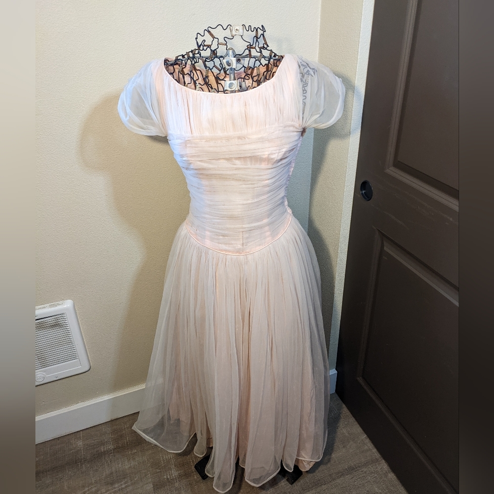 1950s Vintage Rare Size M Pink Prom Wedding holiday Dress. Cap Sleeves, 36" bust